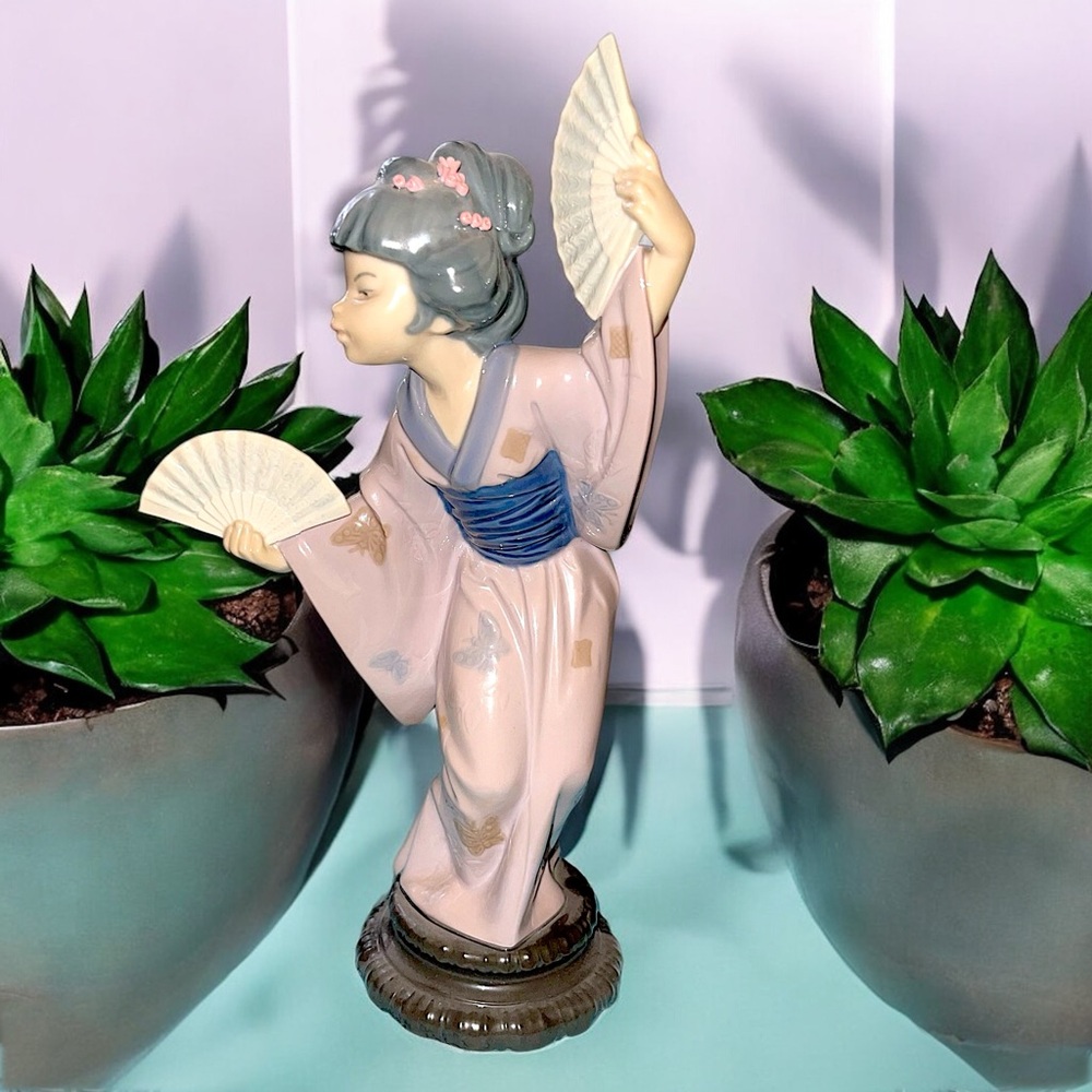 Retired Lladró Madame Butterfly - Japanese Girl With Fan Figurine #4991 - Picture 10 of 16